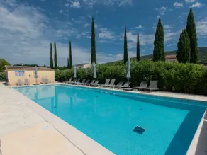 Villa in kleiner Domäne mit Pool und Tennisplatz - Image 2