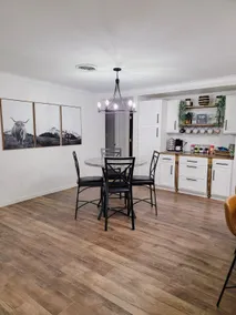 Family & Pet Friendly Retreat - Central Location - Image 2