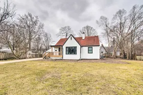 Pet-friendly Uptown Normal Home: Steps to ISU - Image 3