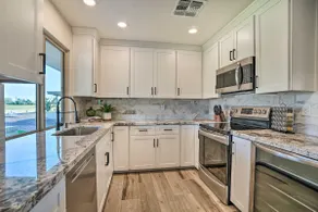 Golfer's Haven! Gem w/ Patio & Grill in Sun City - Image 2