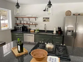 Charming & Renovated Stowe 4 BR Getaway - Image 3
