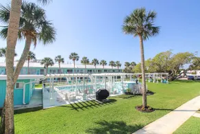 Newly Renovated-Pool-Coronado Arms B-18 - Image 2