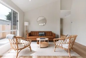 Exquisitely Spacious 3-Bed Home - Image 4