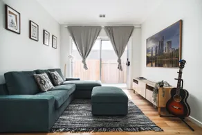 Exquisitely Spacious 3-Bed Home - Image 2