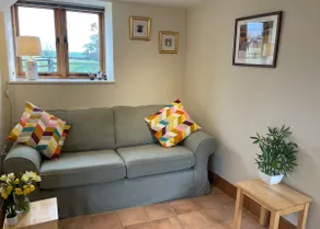 Cosy Farm Cottage in Charming, Peaceful Village - Image 2