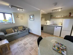 Cosy Farm Cottage in Charming, Peaceful Village - Image 4