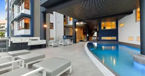 Beach Life - Luxe beachfront Apt - Image 2