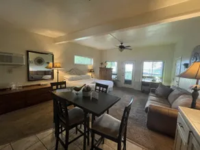 Lake View King Studio W/ Kitchen, Deck Overlooking - Image 4