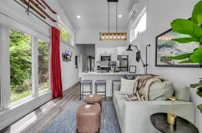 Steamboat Bungalow - Image 2