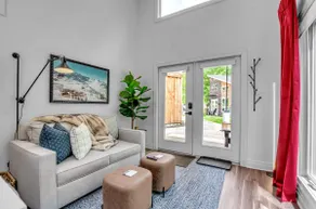 Steamboat Bungalow - Image 4