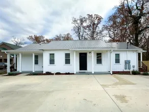 Brand New w/ 2 King beds- Large fenced yard - Image 5