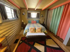 Rustic Cabin Bordering the Pines, Less than 1mi to DT Square - Image 4