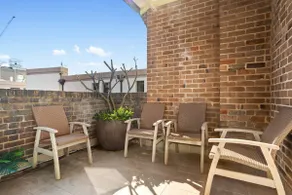 Stylish heritage home The Rocks - Image 3