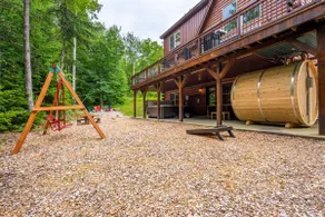 Hot Tub & Sauna! 3 Min to Sunday River, Sleeps 15! - Image 3