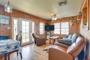 Waterfront Texas Abode w/ Boat Ramp, Pets Welcome - Image 3