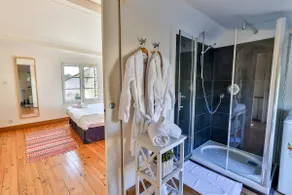 Modern Apartment-Private Bathroom-River - Image 4