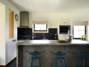 Family home with wellness - Image 5