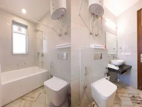 Peaceful City Paradise with King Bed & Tub - Image 5