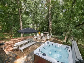 Blackberry Cabin | Log Cabin w/ Hot Tub & Beach - Image 2