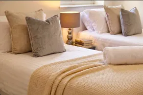 Horizon House, Luxury 2-Bedroom Ground floor flat, Parking, WiFi, Netflix - Image 3