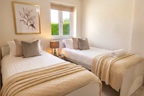 Horizon House, Luxury 2-Bedroom Ground floor flat, Parking, WiFi, Netflix - Image 5