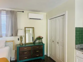 King Suite in DT: Self check-in & free WIFI - Image 5