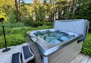 Hot Tub, Chic Sexy Style + Screened Porch! - Image 2