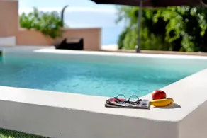 Grande finca adaptée aux familles avec barbecue, jardin et piscine privée | Vue jardin - Image 4