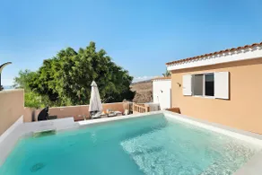 Grande finca adaptée aux familles avec barbecue, jardin et piscine privée | Vue jardin - Image 5