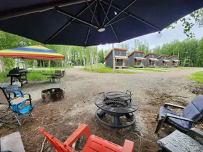 The Lazy Lynx - Frontier Village - Image 4