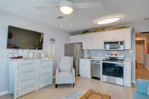 Beachfront Stylish Condo - Stunning Views! - Image 3