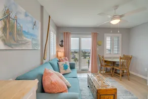 Beachfront Stylish Condo - Stunning Views! - Image 4