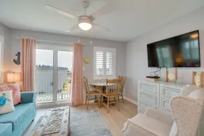 Beachfront Stylish Condo - Stunning Views! - Image 5