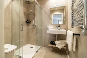 Seaclub suites Estepona by Roomservices - Image 5