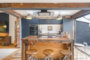 Stylish House w Free Parking Nr Exeter Centre - Image 2