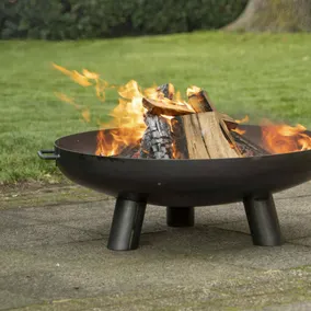 King Suite Hot Tub Fireplace Fire Pit Foosball 1 - Image 4