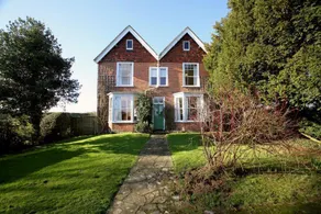 The Highlands - Iden nr Rye - Tennis Court - Image 3