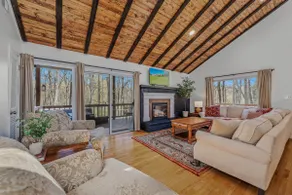 Maple Haven - Wifi - Fireplace - Deck - Fire Pit - Family Friendly - Game Room - Pool Access - Image 4