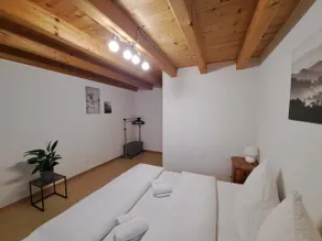 Sunny 4BR Retreat with Panoramic Alpine Balcony - Image 4