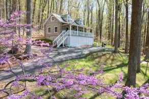 Stonemont Farm Cabin with Hot Tub- in Keswick by Vineyards! - Image 4