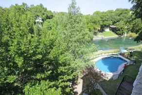 Pool – Comal River access A313 - Luxury Retreat - Image 2