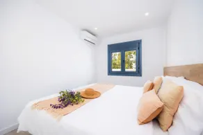 White suites 3 - Image 4