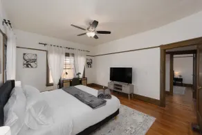 Antique Cottage in Old Roseville - Image 3