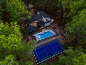 EPIC Cabin:Private Glow Golf/Pool/Pickleball&Hoops - Image 2