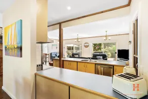 Sandy Bay Getaway w Spa 4 Bdr - Image 5