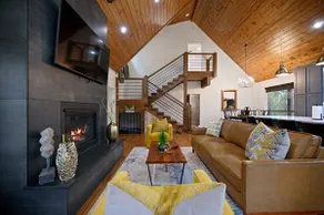 Hidden Freedom: Modern Luxury/Pet Hotel/Huge Deck - Image 4