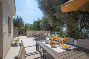 Sorrento Villa with Pool and Amazing Views - Image 4