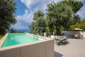 Sorrento Villa with Pool and Amazing Views - Image 2