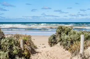 Surfers Reserve - Sophisticated Beachfront Sanctuary - Image 5