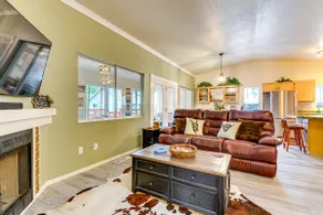 Mountain-View Deck: Pet-Friendly Home in Prescott - Image 5